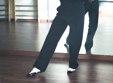 Balo salonu dans erkek dansçı