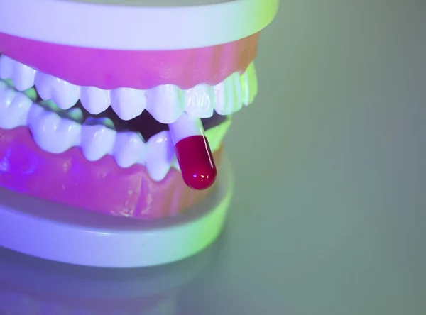 Таблетки для зубов — стоковое фото
