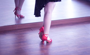 Balo salonu dans dansçı