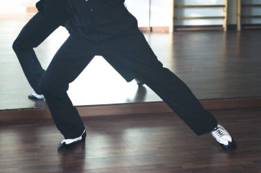 Balo salonu dans erkek dansçı