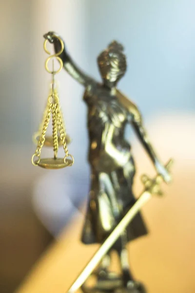 Статуя юридической фирмы — стоковое фото