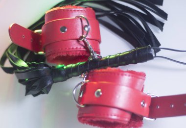 Bondage seks kelepçe kırbaç