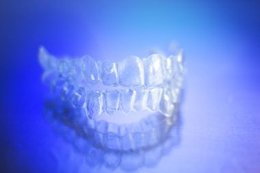 Görünmez diş diş telini