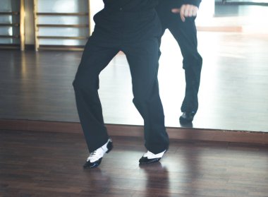 Balo salonu dans erkek dansçı