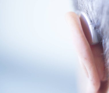 Kulakta işitme cihazı