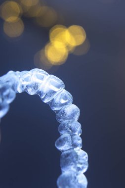 Görünmez diş köşeli ayracı