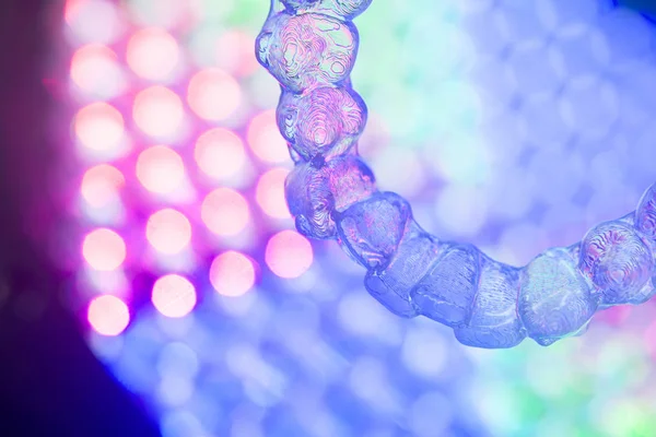 Görünmez diş aligners parantez