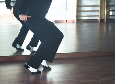 Balo salonu dans erkek dansçı