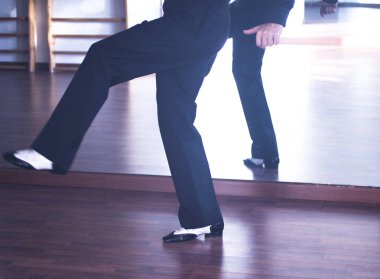 Balo salonu dans erkek dansçı