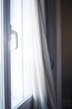 Lüks otel yatak odası penceresi