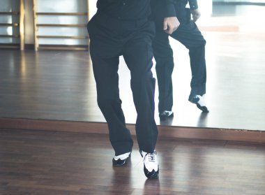 Balo salonu dans erkek dansçı