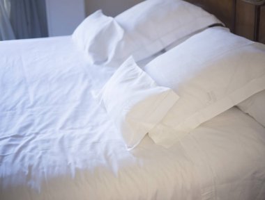 Lüks otel yatak odası yatak