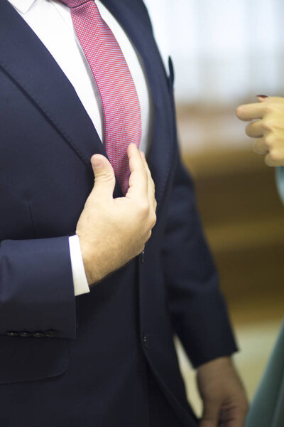 Жених и невеста на свадьбе
