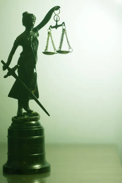 Prawnej sprawiedliwości prawo statua — Zdjęcie stockowe