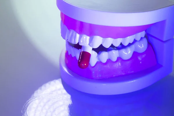Zębów dentystycznych stomatologicznych pigułki — Zdjęcie stockowe