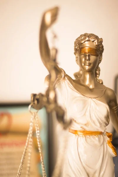 Правовая статуя правосудия — стоковое фото