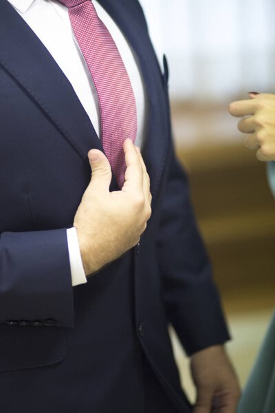 Жених и невеста на свадьбе
