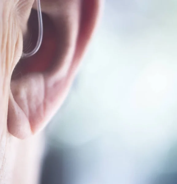 Ακουστικό βαρηκοΐας στο αυτί — Φωτογραφία Αρχείου