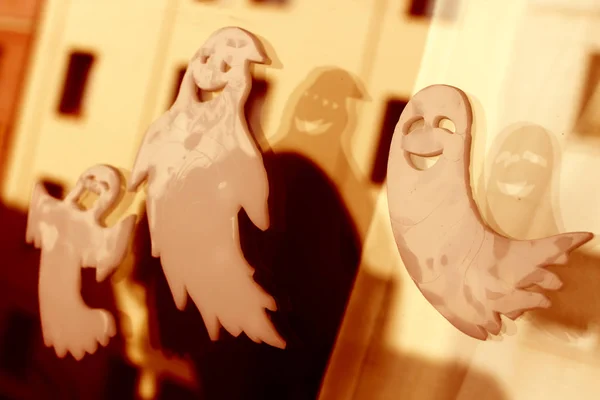 Хэллоуинский игрушечный призрак — стоковое фото