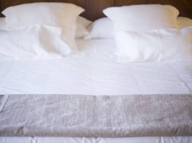 Lüks otel yatak odası yatak