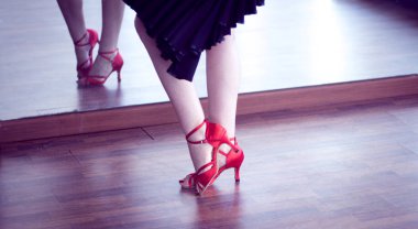 Balo salonu dans dansçı