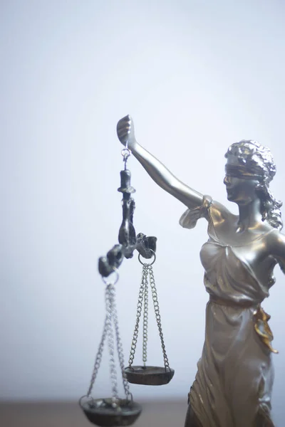 Правовая статуя правосудия — стоковое фото