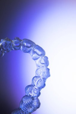 Görünmez diş aligner köşeli ayraç