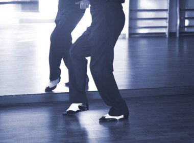 Balo salonu dans erkek dansçı