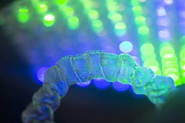 Görünmez diş aligners parantez