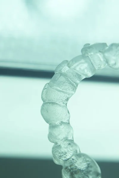 Osynliga dental aligner plattång — Stockfoto