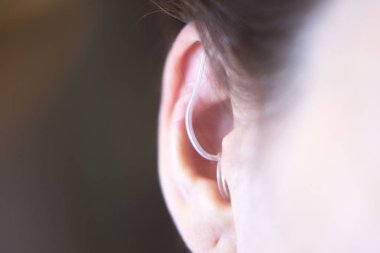 Kulakta işitme cihazı
