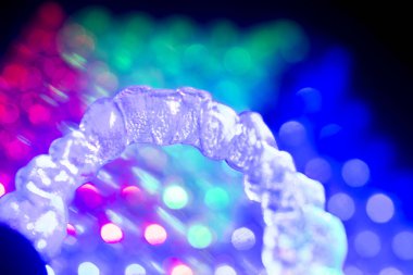 Görünmez diş aligners parantez