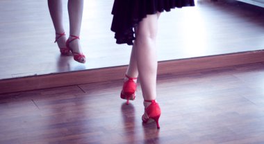 Balo salonu dans dansçı