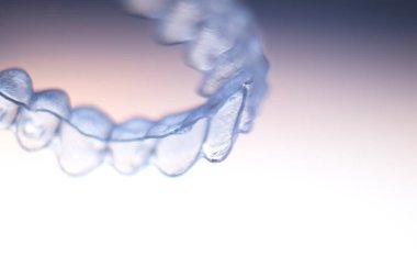 Görünmez diş diş telini