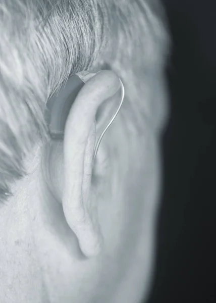 Aparelho auditivo digital orelha — Fotografia de Stock