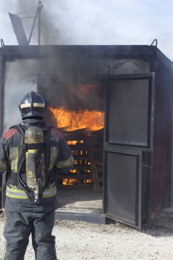 İtfaiyeci yangın Eğitim istasyonu tatbikatı