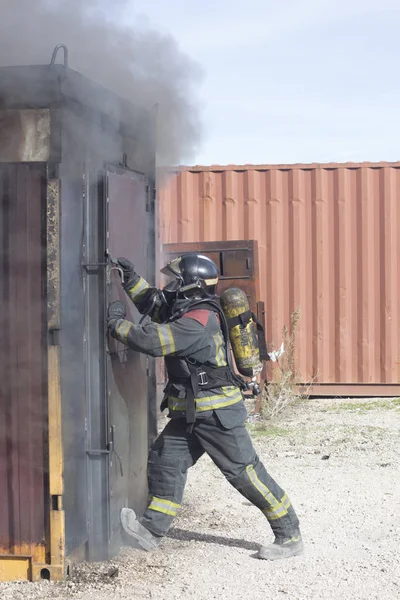 Exercice de caserne d'incendie pompier — Photo