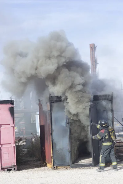 Буріння пожежної навчальної станції пожежної — стокове фото