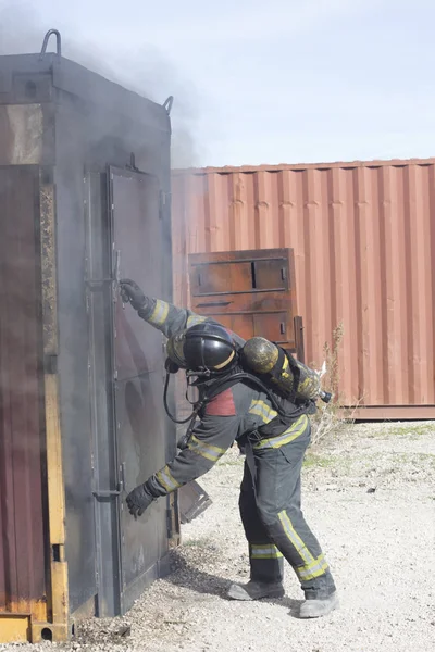Тренировка пожарных — стоковое фото