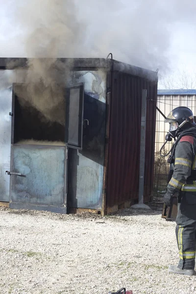 Exercice de caserne d'incendie pompier — Photo