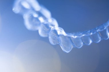 Diş aligners görünmez hizmetli