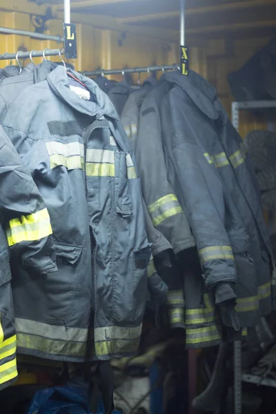Tűzoltók egységes végberendezések — Stock Fotó