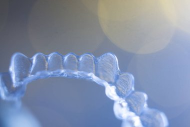 Diş aligners görünmez hizmetli