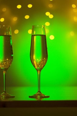 Şampanya disko parti barda gözlük