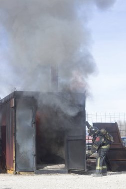 İtfaiyeci yangın Eğitim istasyonu tatbikatı