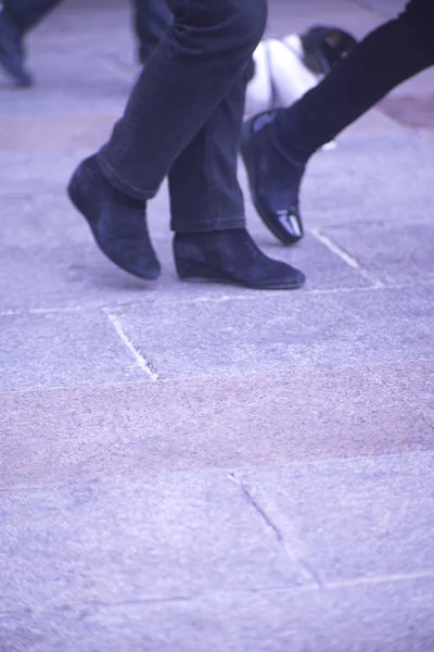 Persone che camminano marciapiede marciapiede — Foto Stock