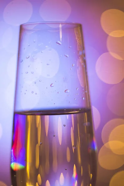 Шампанське скло в барі на дискотеці — стокове фото