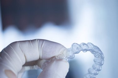 Görünmez diş diş aligners