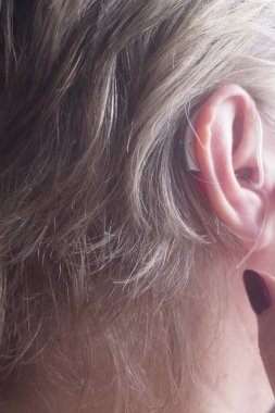 Sağır işitme cihazı