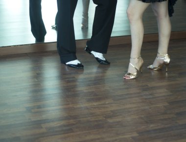 Balo salonu dans salsa dansçıları